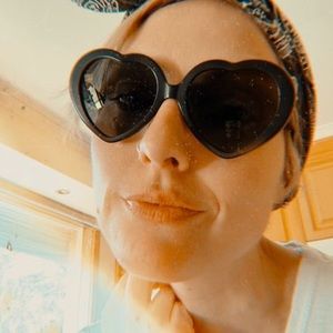 Meet your Posher, Simone